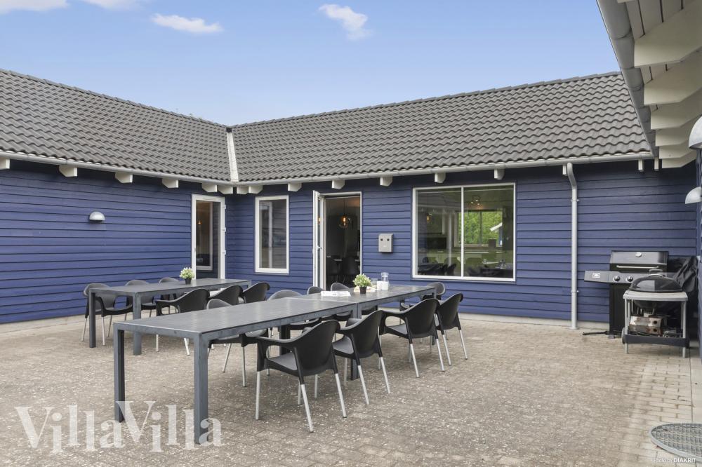Njut av en grillkväll på terrassen i lyxstuga nr 314 i Lolland/Falster/Møn