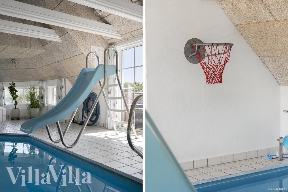 Den härliga poolen i lyxstuga nr 675 för 15 personer