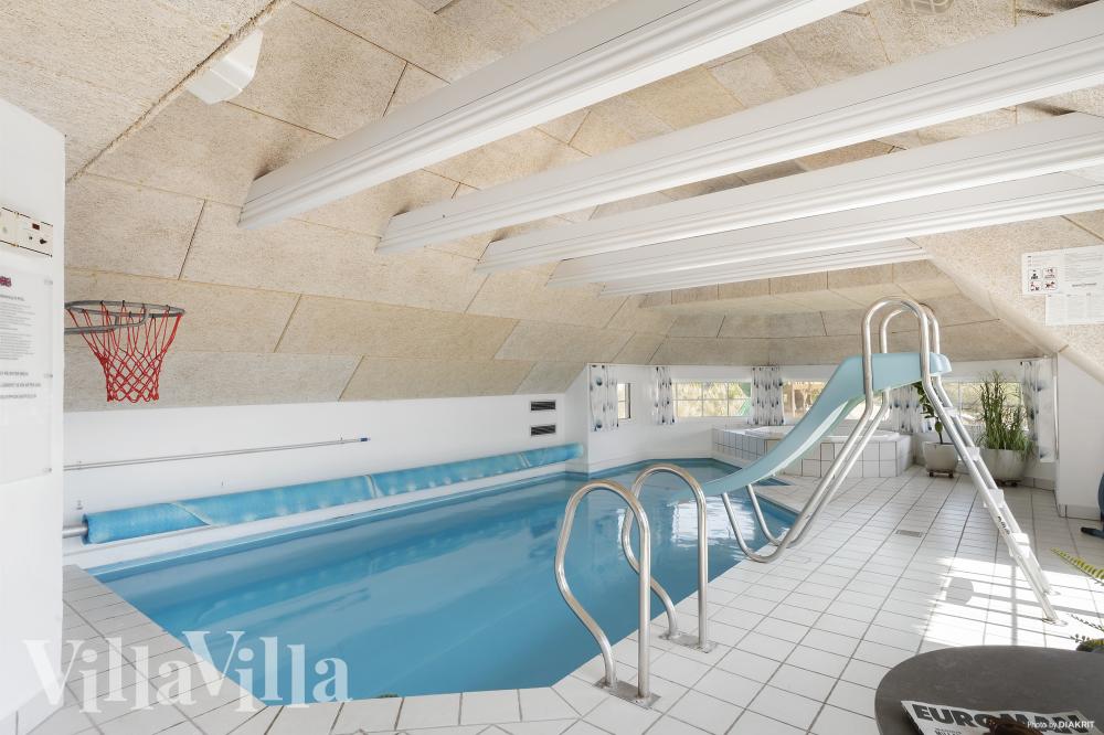 Ta ett dopp i poolen i lyxhus nr 675 i Vestjylland.