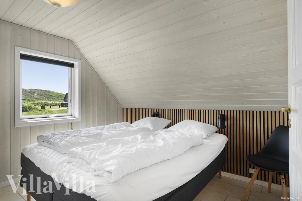 Ett av de 5 utmärkta sovrummen i lyxstuga nr 675 i Vestjylland.