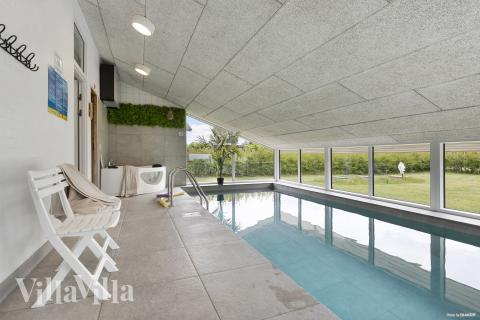 Ta ett dopp i poolen i lyxhus nr 964 i Østjylland.