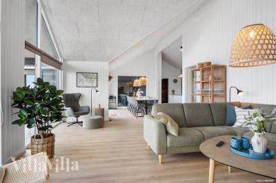 Soffhörnan i lyxstuga 922 i Fyn och öar.