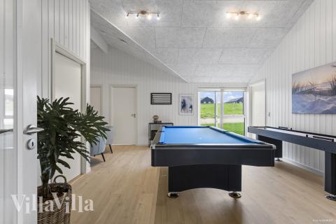Förutom de många timmar som du kan tillbringa i stugans poolavdelning erbjuder lyxstuga 947 även biljard, bordtennis och dart