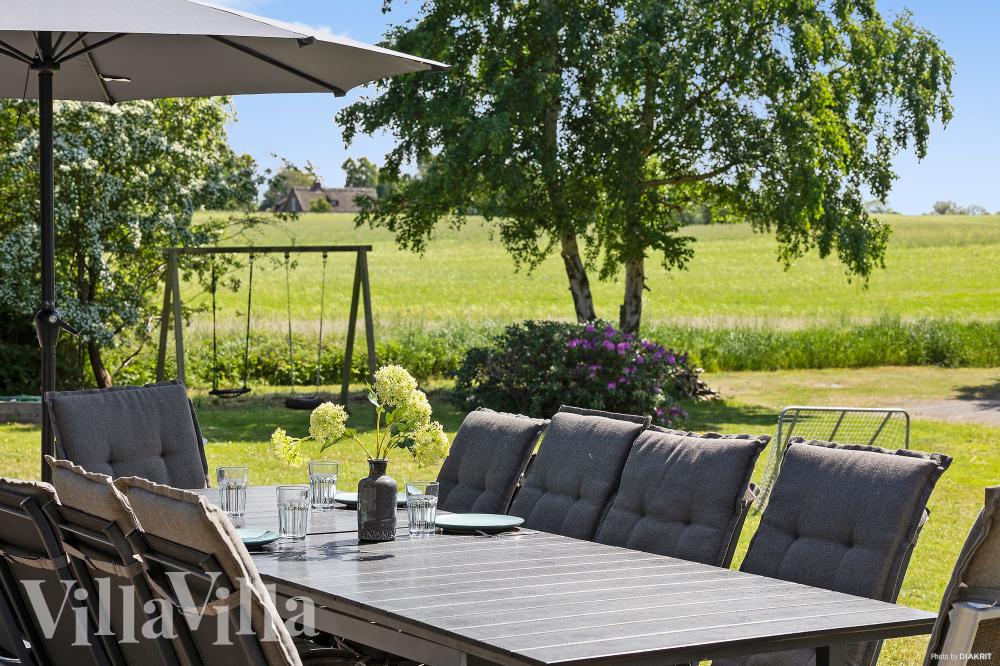 Njut av en grillkväll på terrassen i lyxstuga nr 963 i Nordsjälland