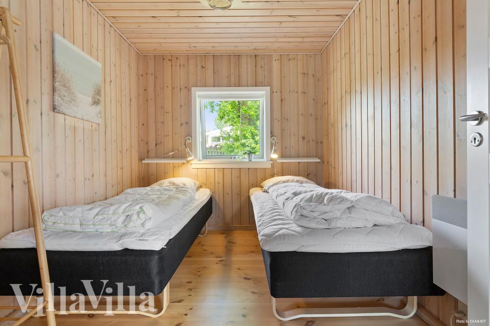 Ett av de 5 utmärkta sovrummen i lyxstuga nr 963 i Nordsjälland.