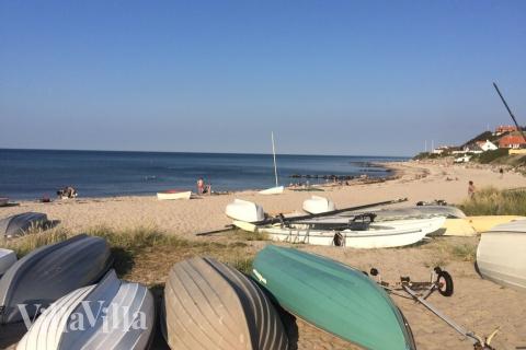 Den vackra stranden i närheten av lyxhus 276 vid Nordsjälland.