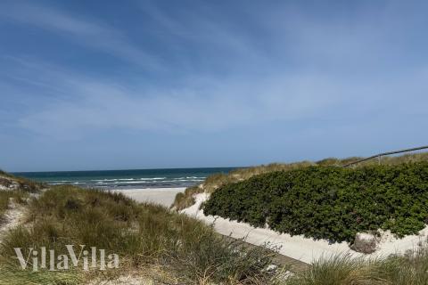 Stranden i närheten av lyxhus 962.