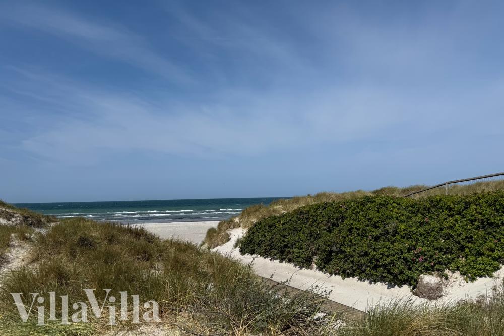 Stranden i närheten av lyxhus 962.