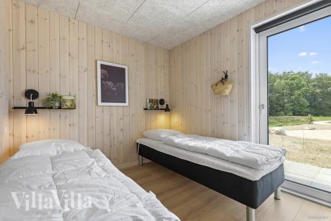 Ett av de 7 utmärkta sovrummen i lyxstuga nr 826 i Østjylland.