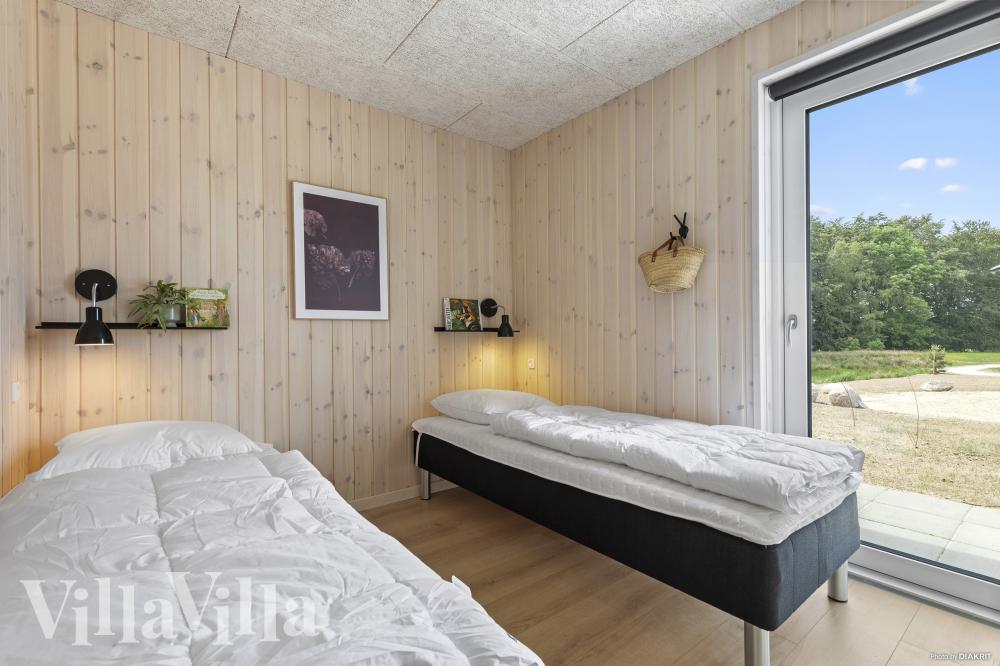 Ett av de 7 utmärkta sovrummen i lyxstuga nr 826 i Østjylland.
