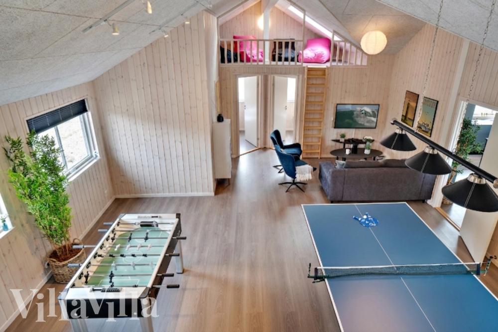 Lyxstuga 463 för 22 personer har ett stort aktivitetsrum med bl.a. biljard och dart