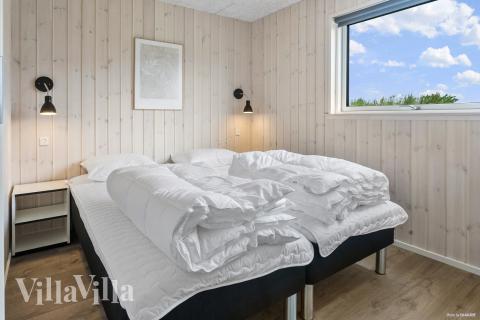 Ett av de 12 utmärkta sovrummen i lyxstuga nr 923 i Lolland/Falster/Møn.