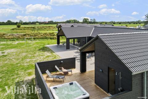 Stor terrass i lyxstuga nr 923 i Lolland/Falster/Møn.