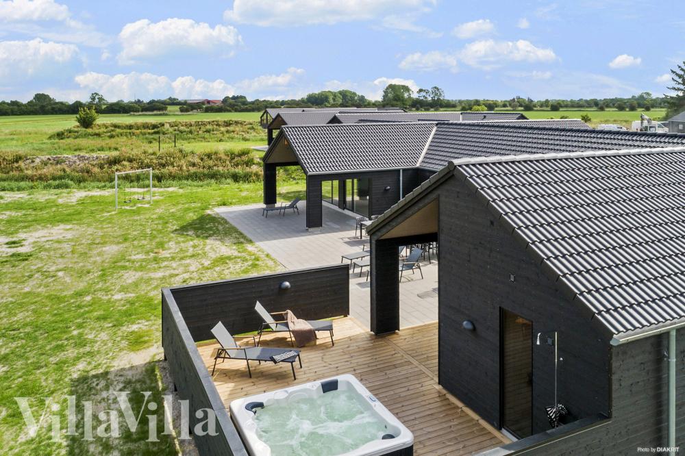 Stor terrass i lyxstuga nr 923 i Lolland/Falster/Møn.