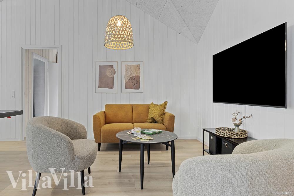 Aktivitetsrum i lyxstuga nr 828 med 10 sovrum och plats för 26 personer.