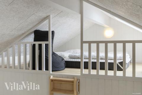 Några av de 18 sovplatserna finns på loftet i lyxstuga nr 832
