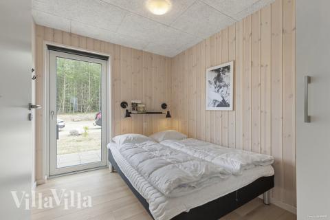 Ett av de 7 utmärkta sovrummen i lyxstuga nr 832 i Østjylland.