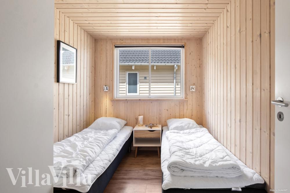 Ett av de 7 utmärkta sovrummen i lyxstuga nr 315 i Fyn och öar.