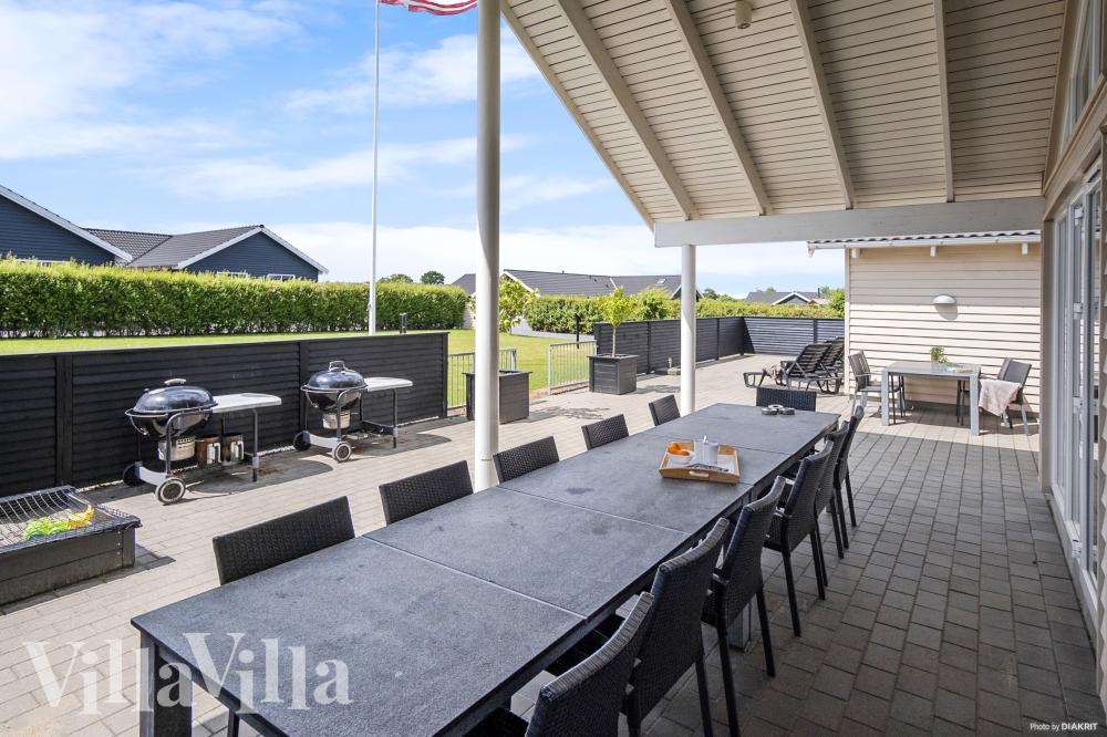 Njut av en grillkväll på terrassen i lyxstuga nr 315 i Fyn och öar