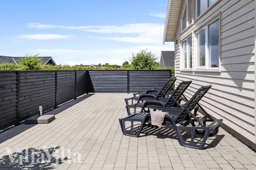 Stor terrass i lyxstuga nr 315 i Fyn och öar.