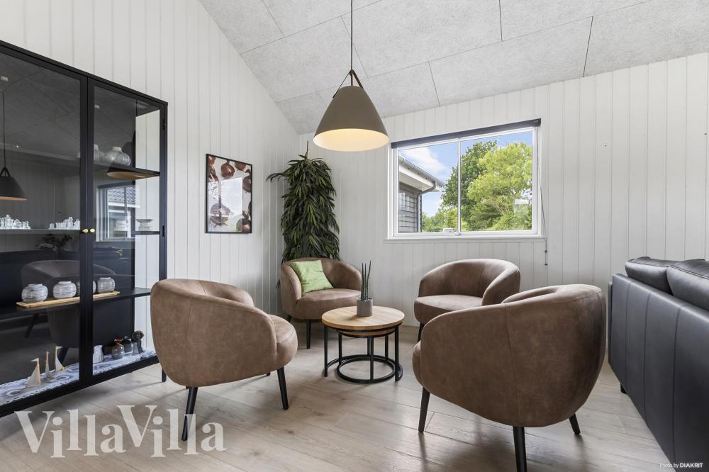 När ni besöker lyxhus nr 491 kan ni mysa tillsammans i sofforna.