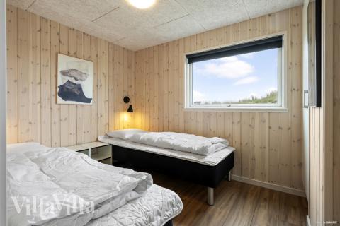 Ett av de 5 utmärkta sovrummen i lyxstuga nr 930 i Vestjylland.