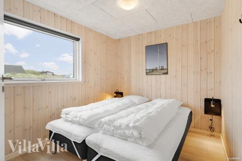 Ett av de 5 utmärkta sovrummen i lyxstuga nr 929 i Vestjylland.