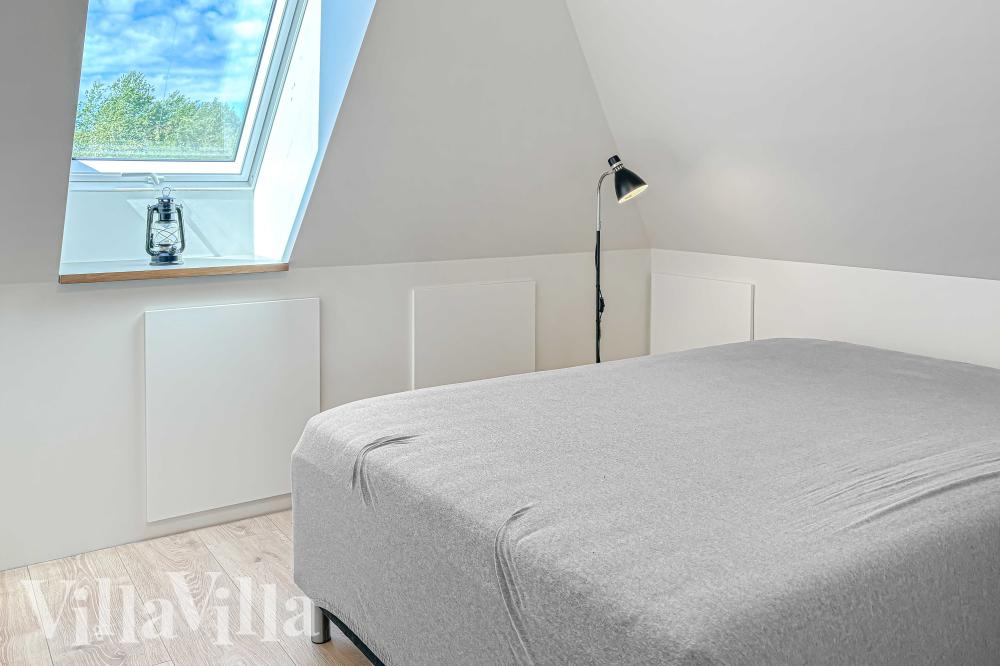 Ett av de 6 utmärkta sovrummen i lyxstuga nr 981 i Limfjorden.