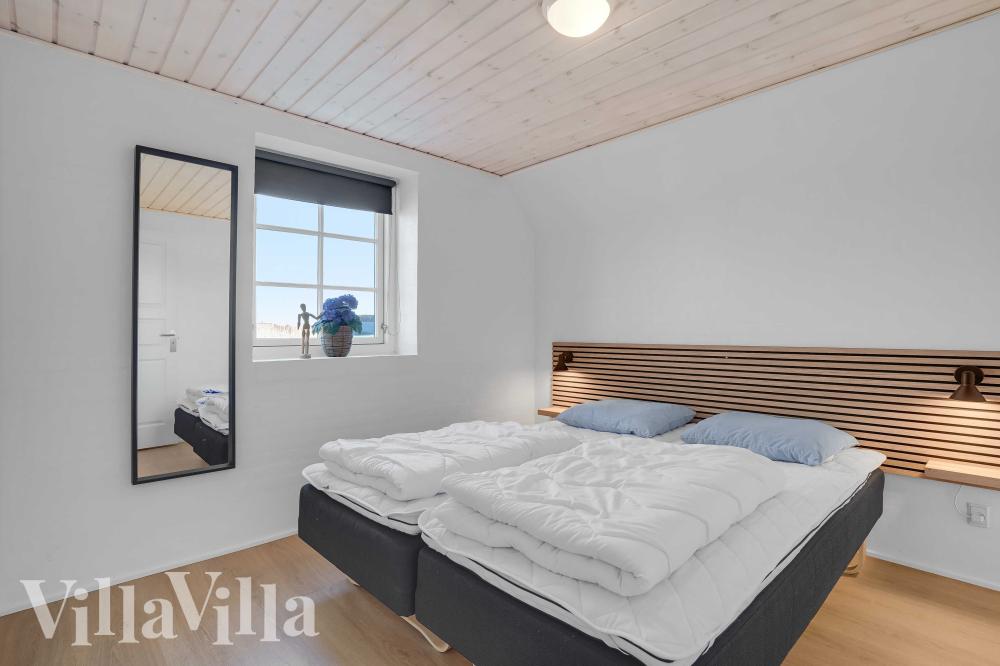 Ett av de 7 utmärkta sovrummen i lyxstuga nr 982 i Vestjylland.