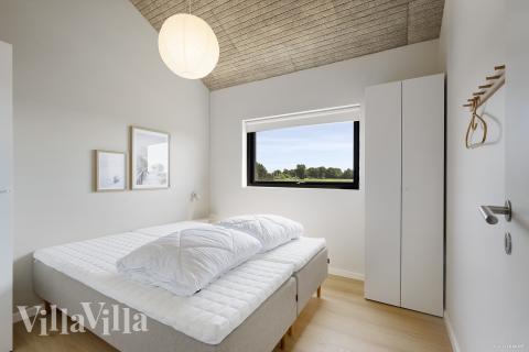 Ett av de 6 utmärkta sovrummen i lyxstuga nr 975 i Fyn och öar.