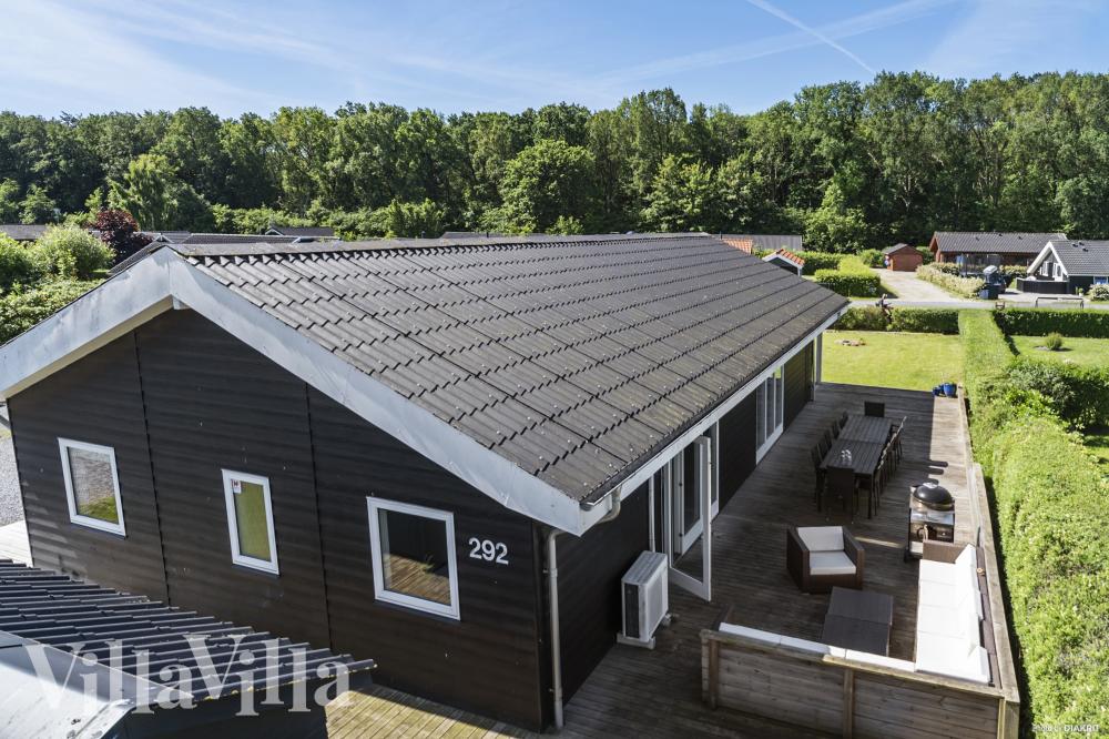 Den tjusiga sommarstugan nr 980 med gott om plats för upp till 14 personer