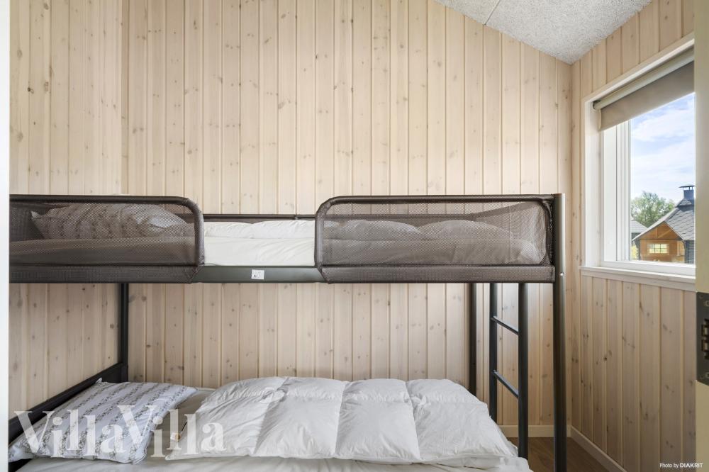Det finns 8 sovplatser i lyxstuga nr 942