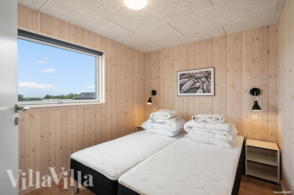 Ett av de 6 utmärkta sovrummen i lyxstuga nr 957 i Fyn och öar.