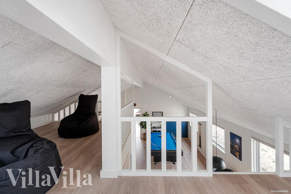 Några av de 18 sovplatserna finns på loftet i lyxstuga nr 943