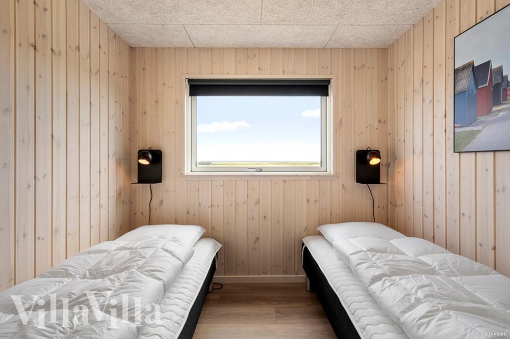 Ett av de 7 utmärkta sovrummen i lyxstuga nr 943 i Vestjylland.