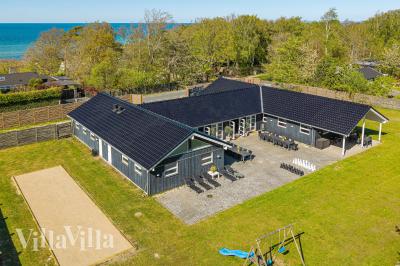 Den praktfulla poolstugan nr 991 med plats för 30 personer ligger i Nordsjälland