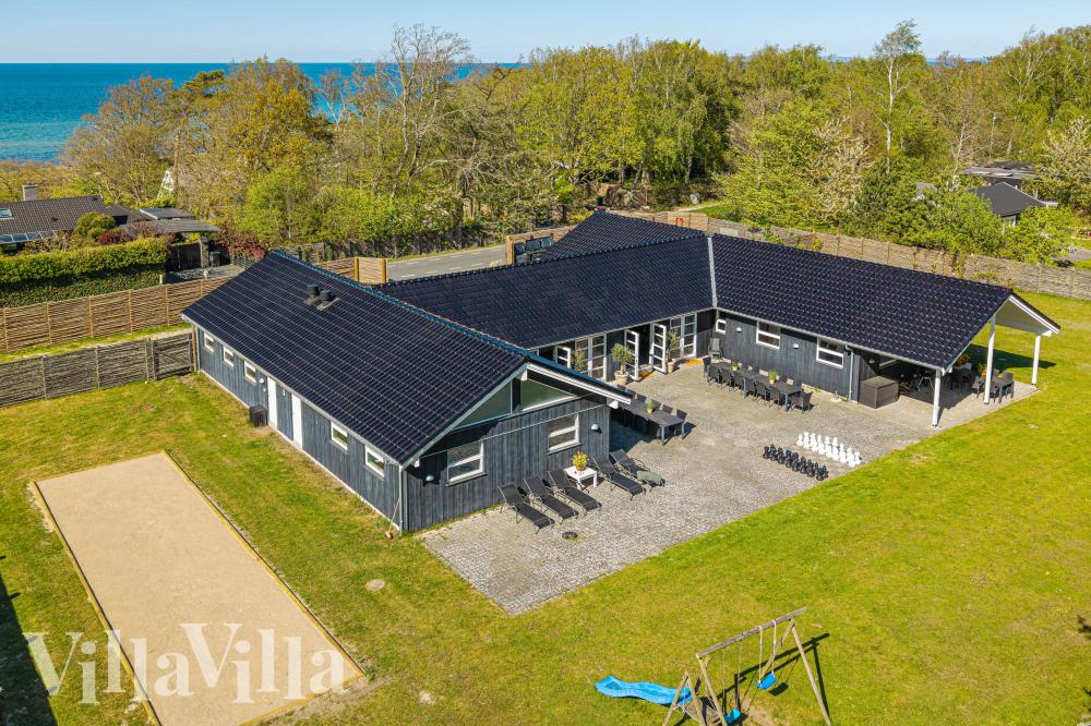 Den praktfulla poolstugan nr 991 med plats för 30 personer ligger i Nordsjälland