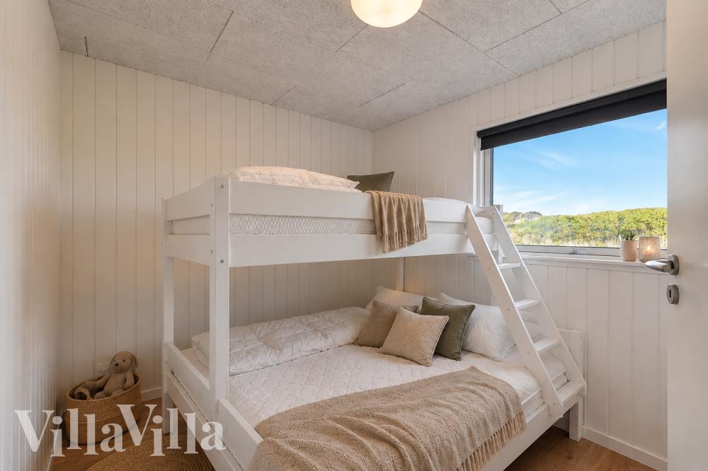Ett av de 5 utmärkta sovrummen i lyxstuga nr 972 i Nordjylland.