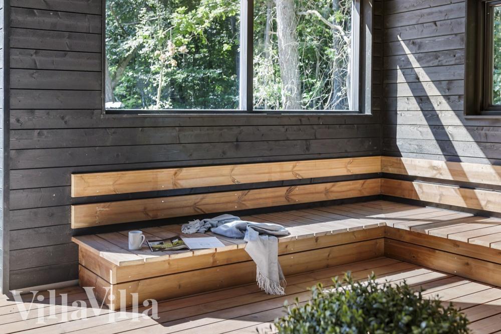 Njut av en grillkväll på terrassen i lyxstuga nr 987 i Bornholm