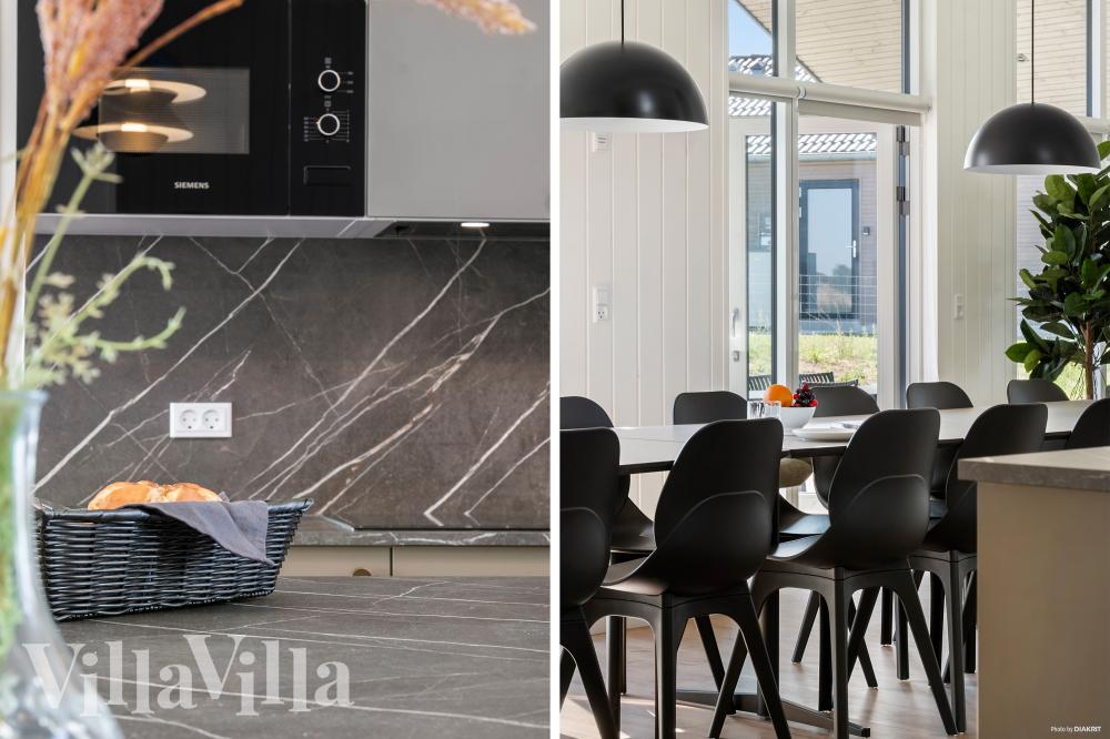 Det stora ljusa vardagsrummet i lyxstuga nr 921 för 18.