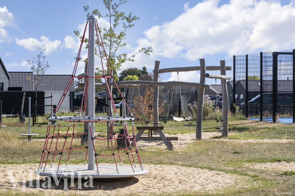 Förutom de många timmar som du kan tillbringa i stugans poolavdelning erbjuder lyxstuga 921 även många utomhusaktiviteter