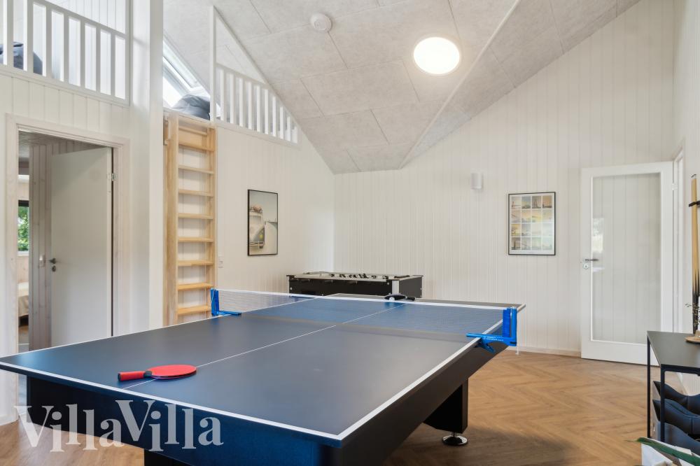 Aktivitetsrum i lyxstuga nr 999 med 5 sovrum och plats för 14 personer.