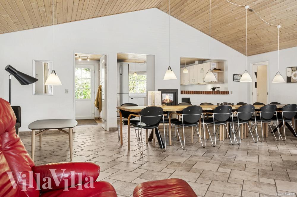 När ni besöker lyxhus nr 989 kan ni mysa tillsammans i sofforna.