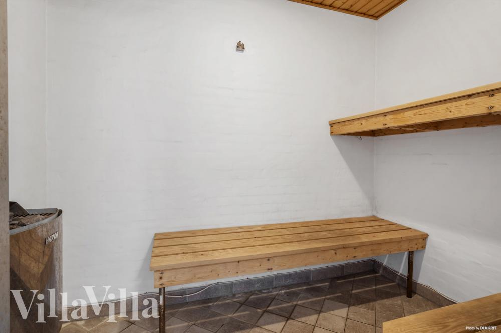 Njut av bastuvärmen i lyxstuga nr 989 för 16 personer
