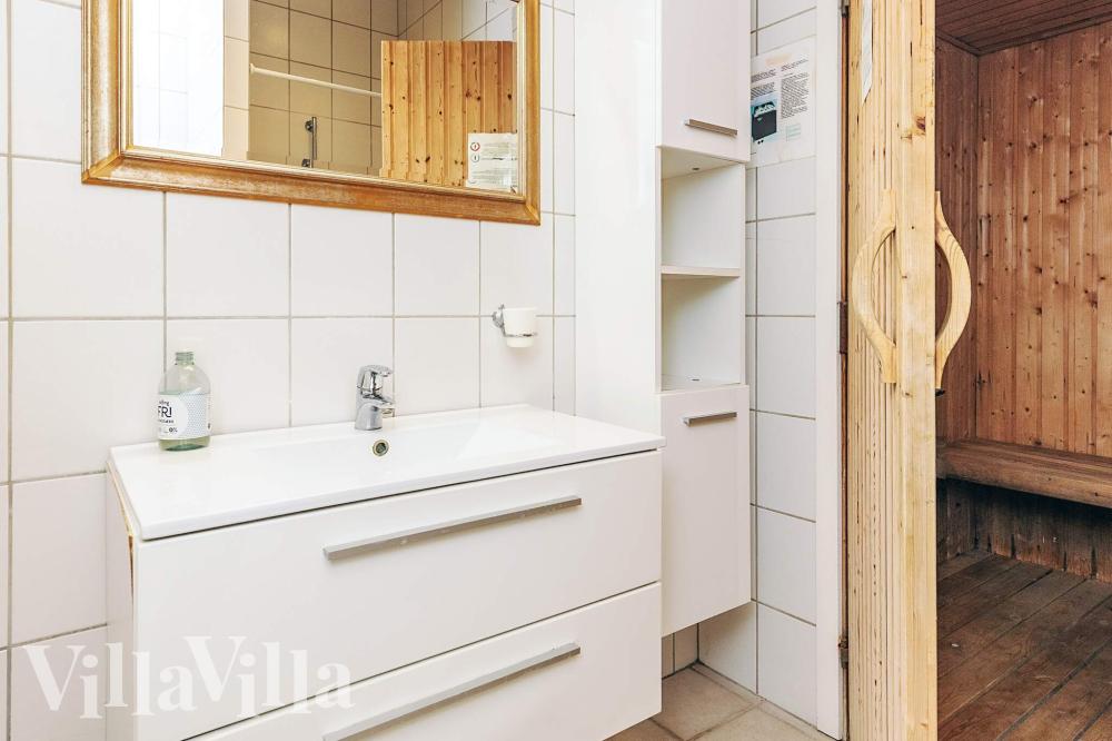 Ett av badrummen i lyxstuga nr 1003