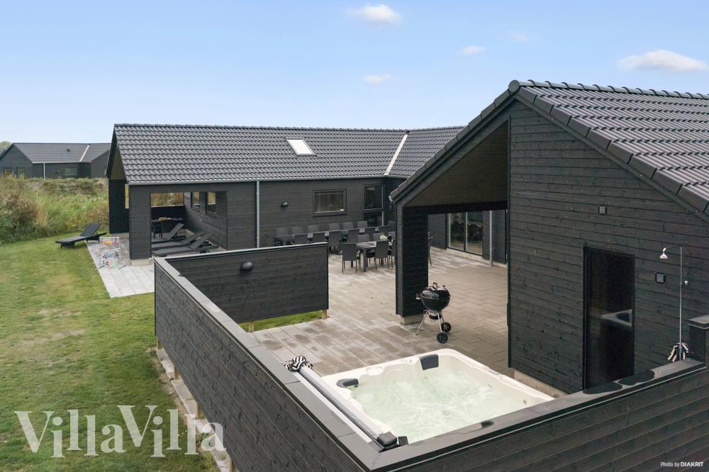 Stor terrass i lyxstuga nr 913 i Lolland/Falster/Møn.