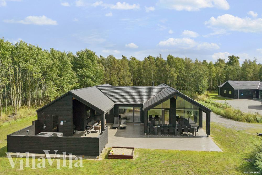 Den tjusiga sommarstugan nr 912 med gott om plats för upp till 18 personer