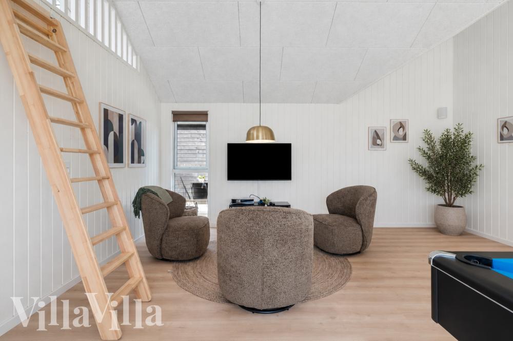Aktivitetsrum i lyxstuga nr 1007 med 6 sovrum och plats för 16 personer.