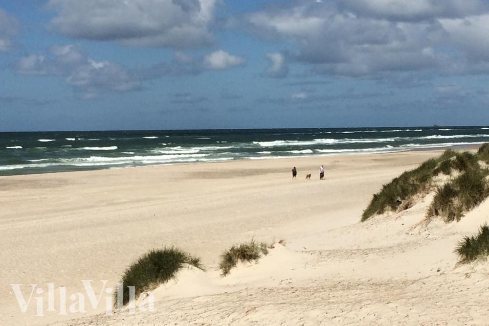 Stranden i närheten av lyxhus 1007.