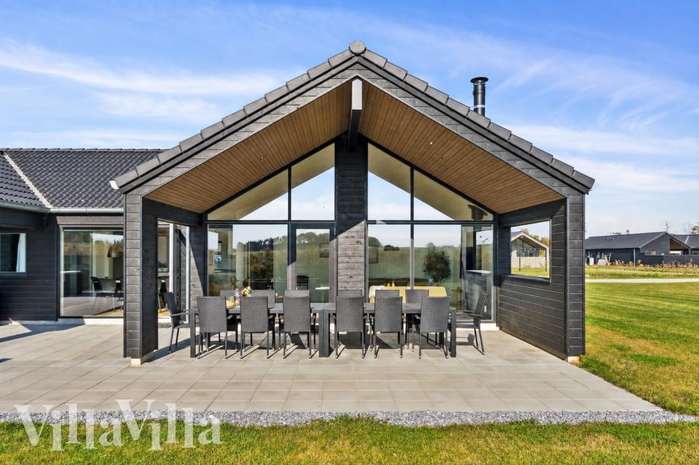 Stor terrass i lyxstuga nr 1015 i Vestjylland.